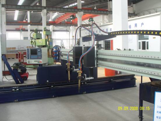 Trapezoidal digital laser cutter for longitudinal welding pipe